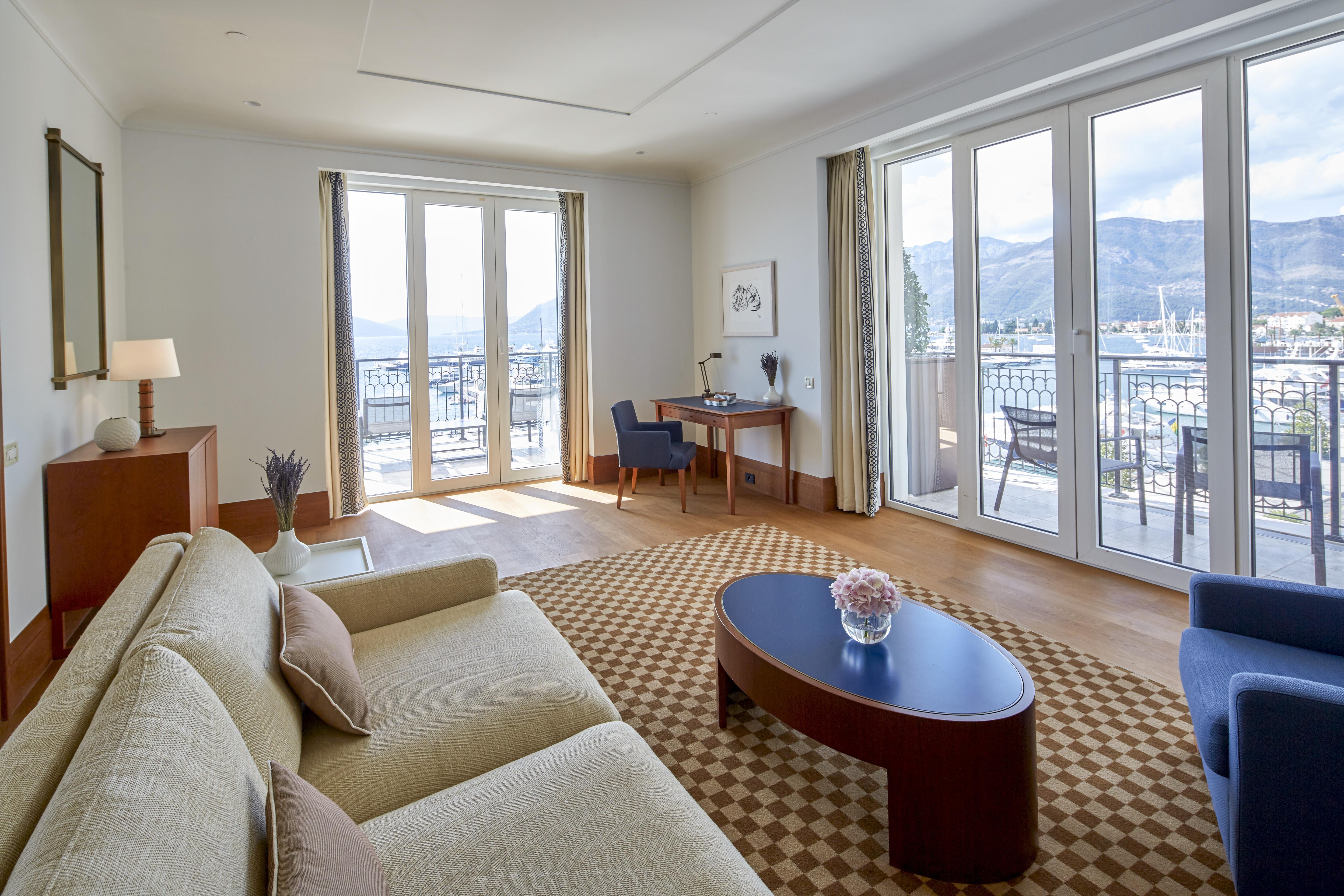 Regent Porto Montenegro ティヴァト エクステリア 写真 A suite at the hotel
