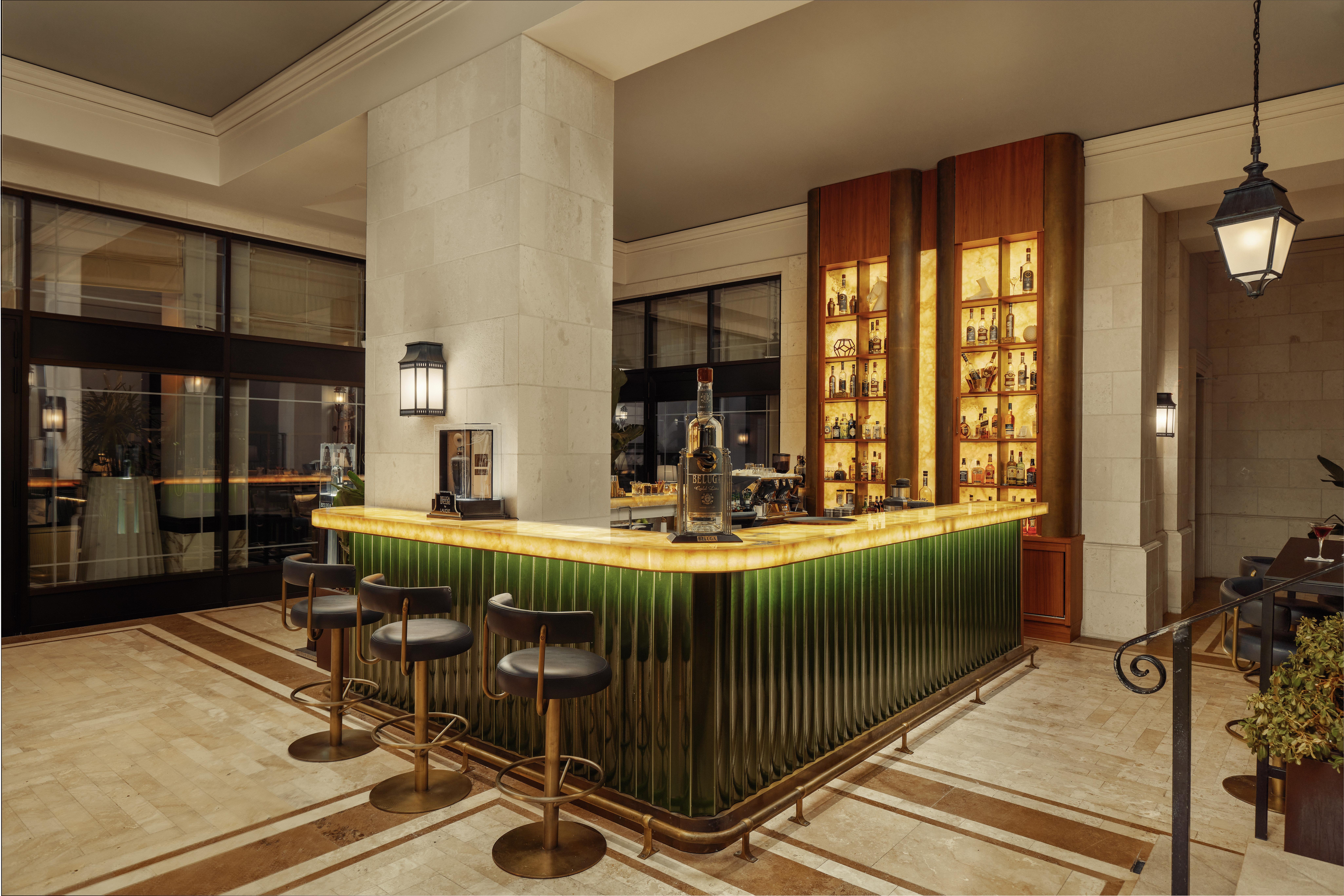 Regent Porto Montenegro ティヴァト エクステリア 写真 The bar at the hotel