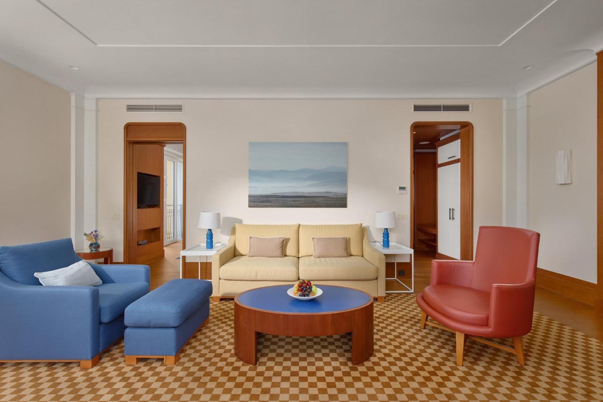 Regent Porto Montenegro ティヴァト エクステリア 写真 A suite at the Hotel de Crillon