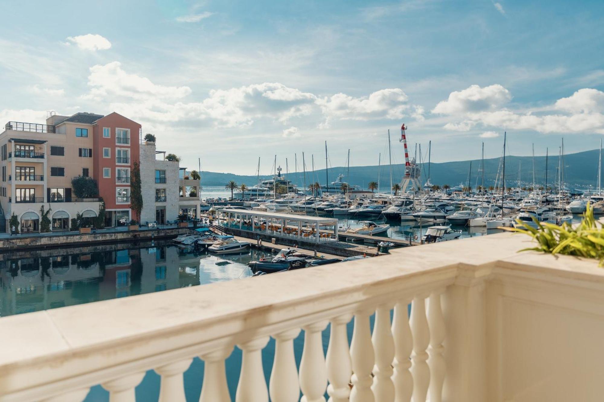 Regent Porto Montenegro ティヴァト エクステリア 写真 View of the port of Porto Cervo