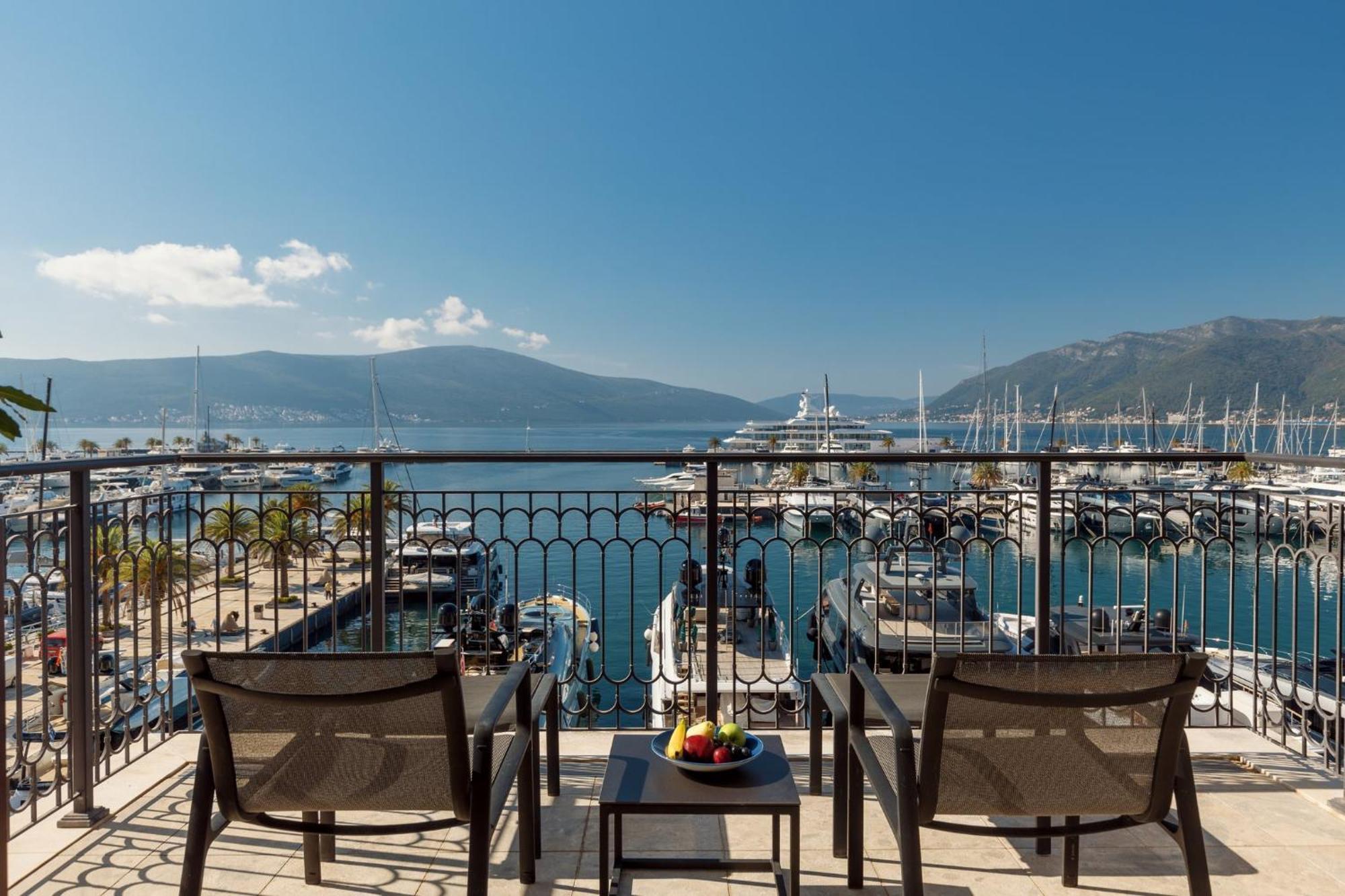Regent Porto Montenegro ティヴァト エクステリア 写真 View from the hotel