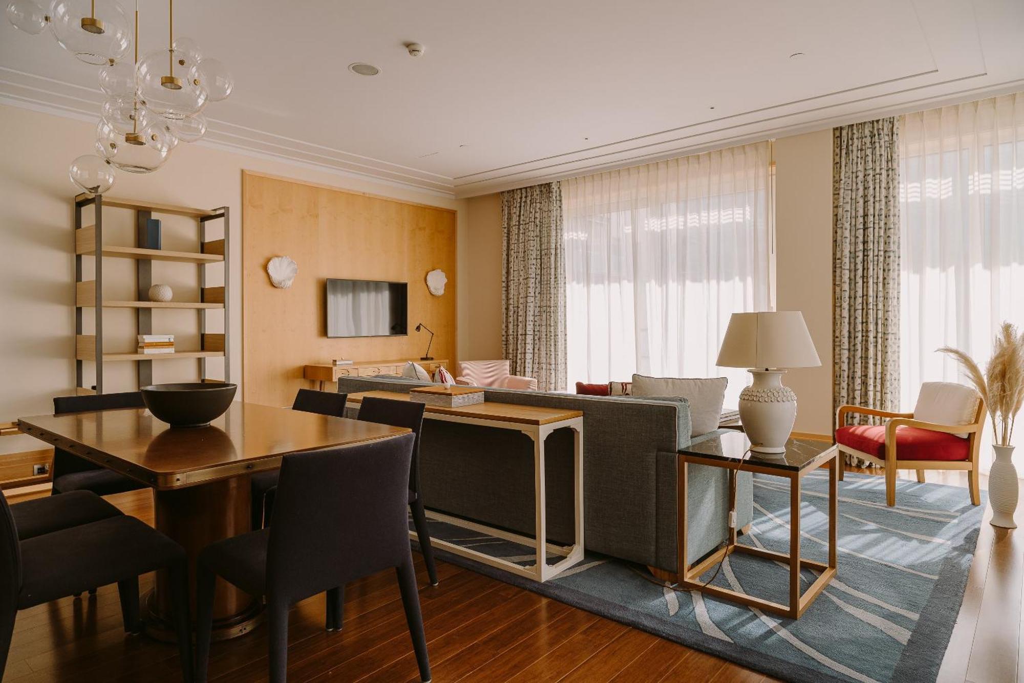 Regent Porto Montenegro ティヴァト エクステリア 写真 A suite at the Mandarin Oriental, Munich