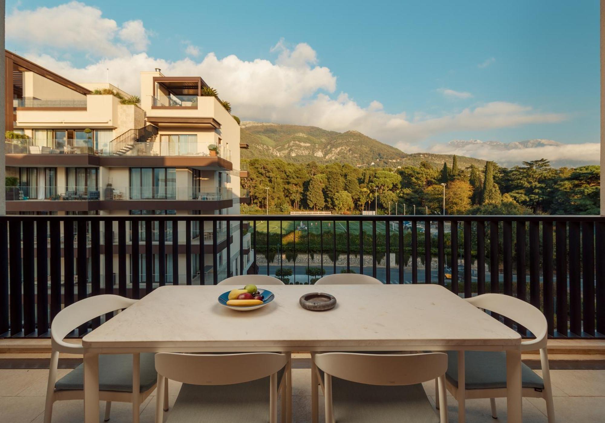 Regent Porto Montenegro ティヴァト エクステリア 写真 View from the balcony of a suite at the hotel