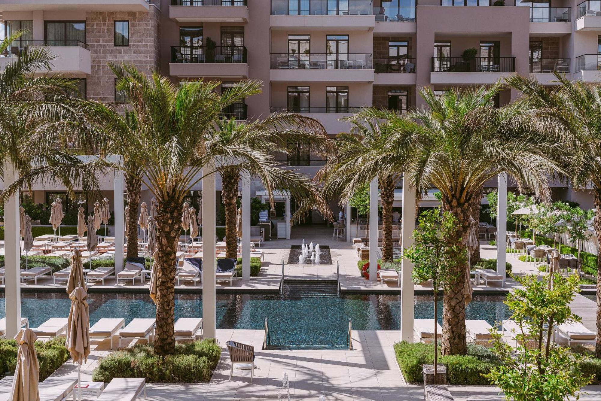 Regent Porto Montenegro ティヴァト エクステリア 写真 The pool at the hotel